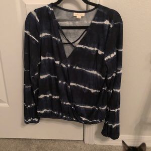 Opens in the waist for women who breast feed.